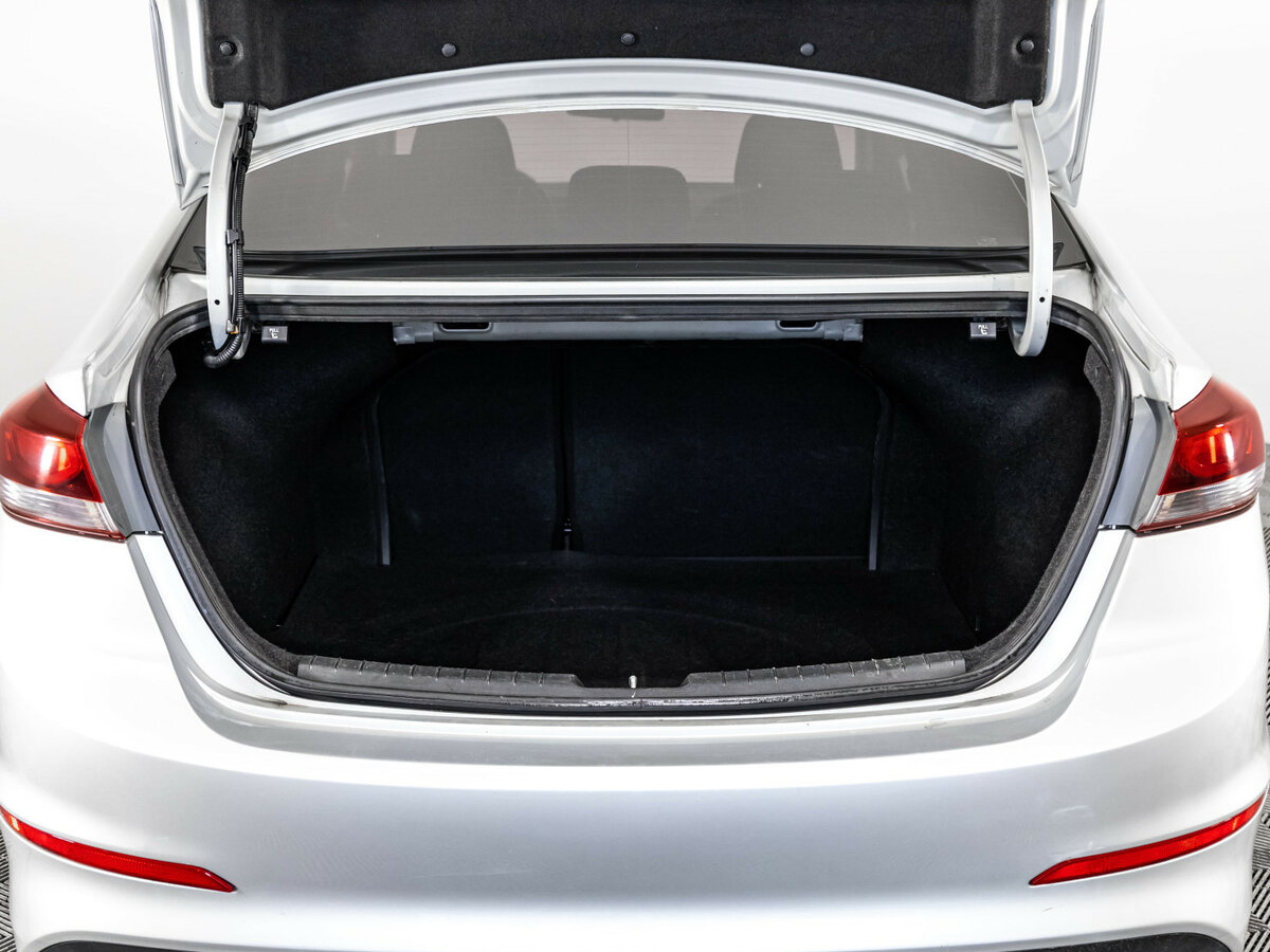 Hyundai Elantra с пробегом — 2016 год. Фото: #13