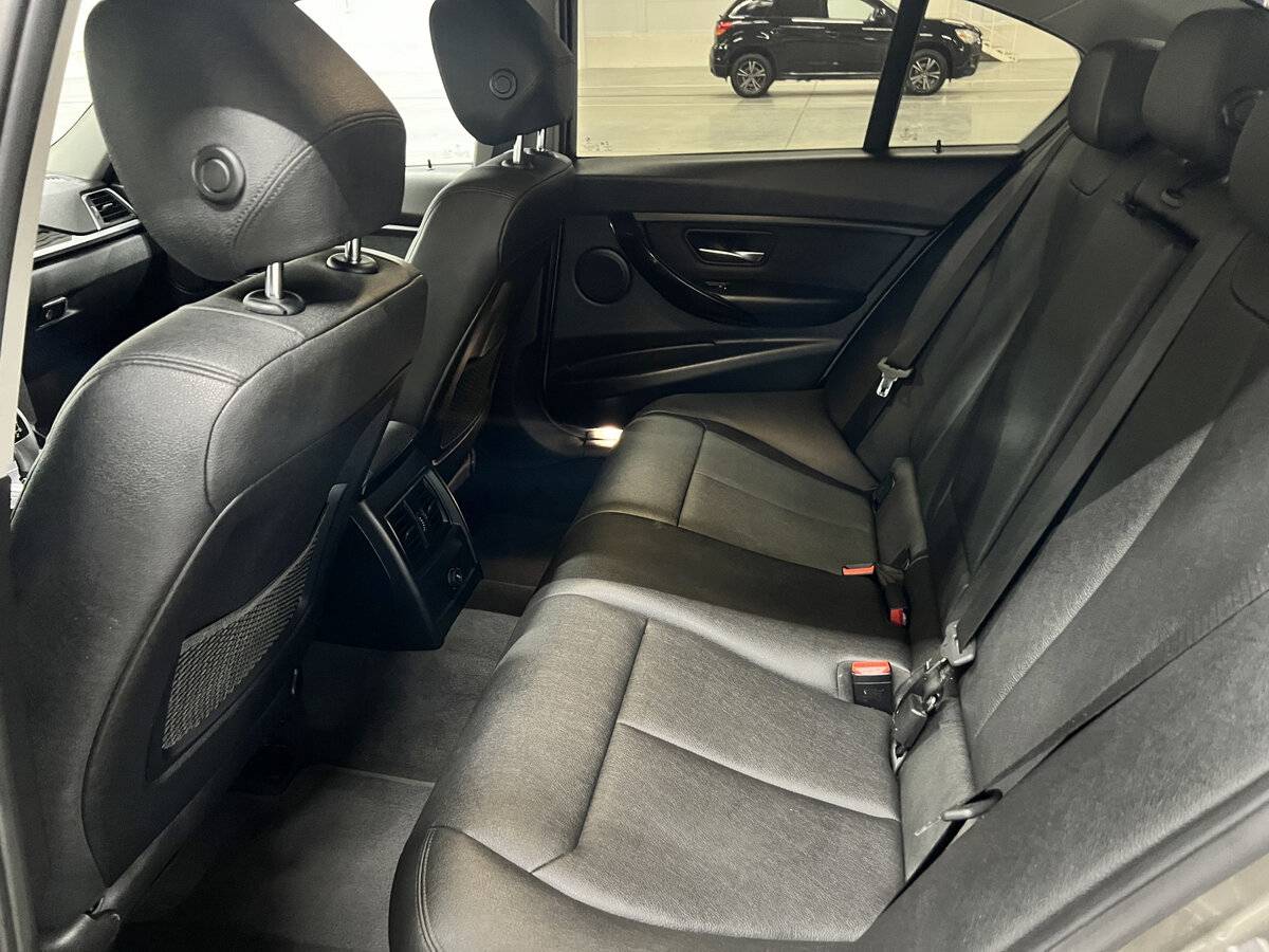 BMW 3 серии с пробегом — 2018 год. Фото: #11