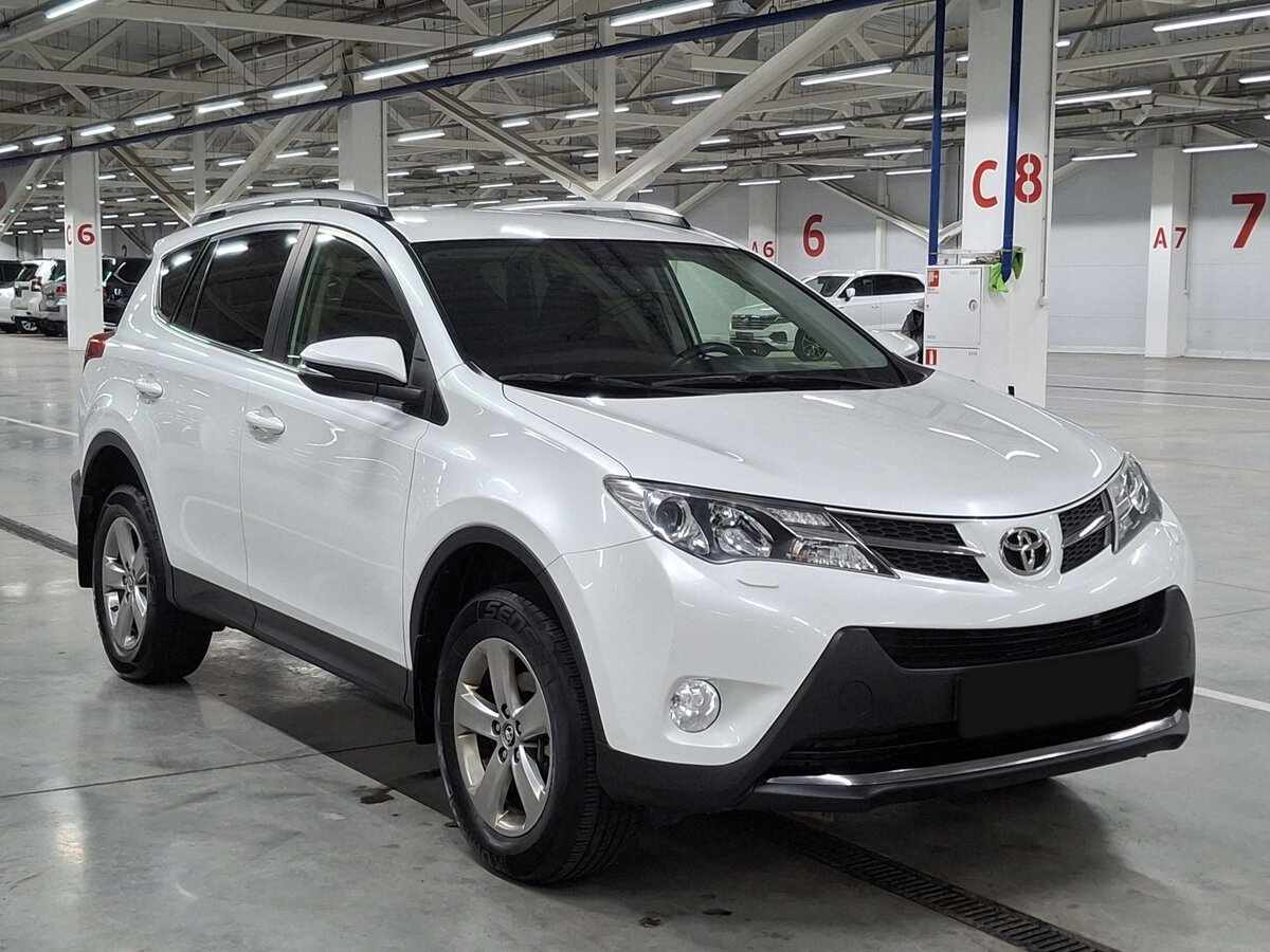 Toyota RAV4 с пробегом — 2014 год. Фото: #2