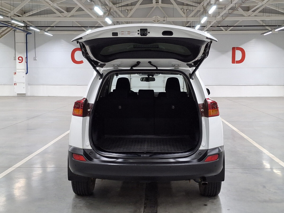 Toyota RAV4 с пробегом — 2014 год. Фото: #9