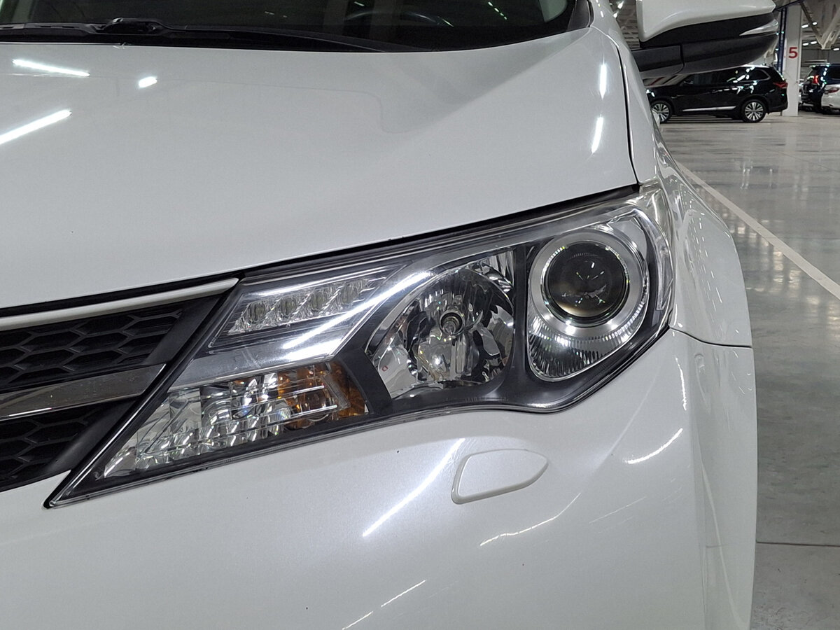 Toyota RAV4 с пробегом — 2014 год. Фото: #16