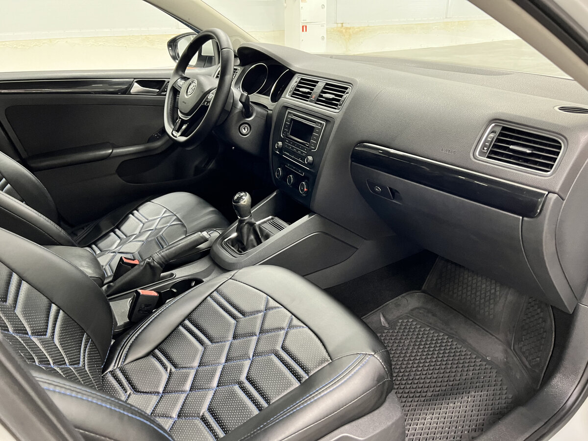 Volkswagen Jetta с пробегом — 2016 год. Фото: #10