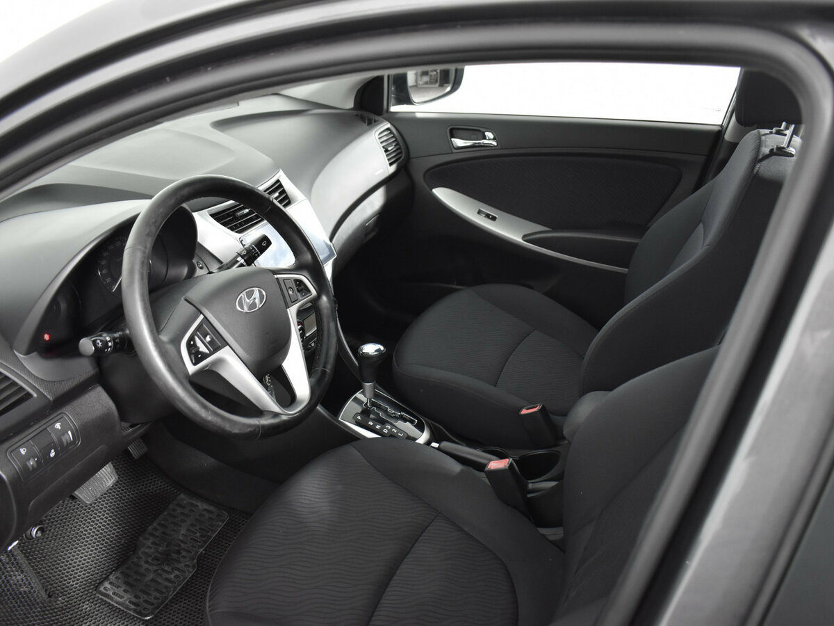 Hyundai Solaris с пробегом — 2013 год. Фото: #8