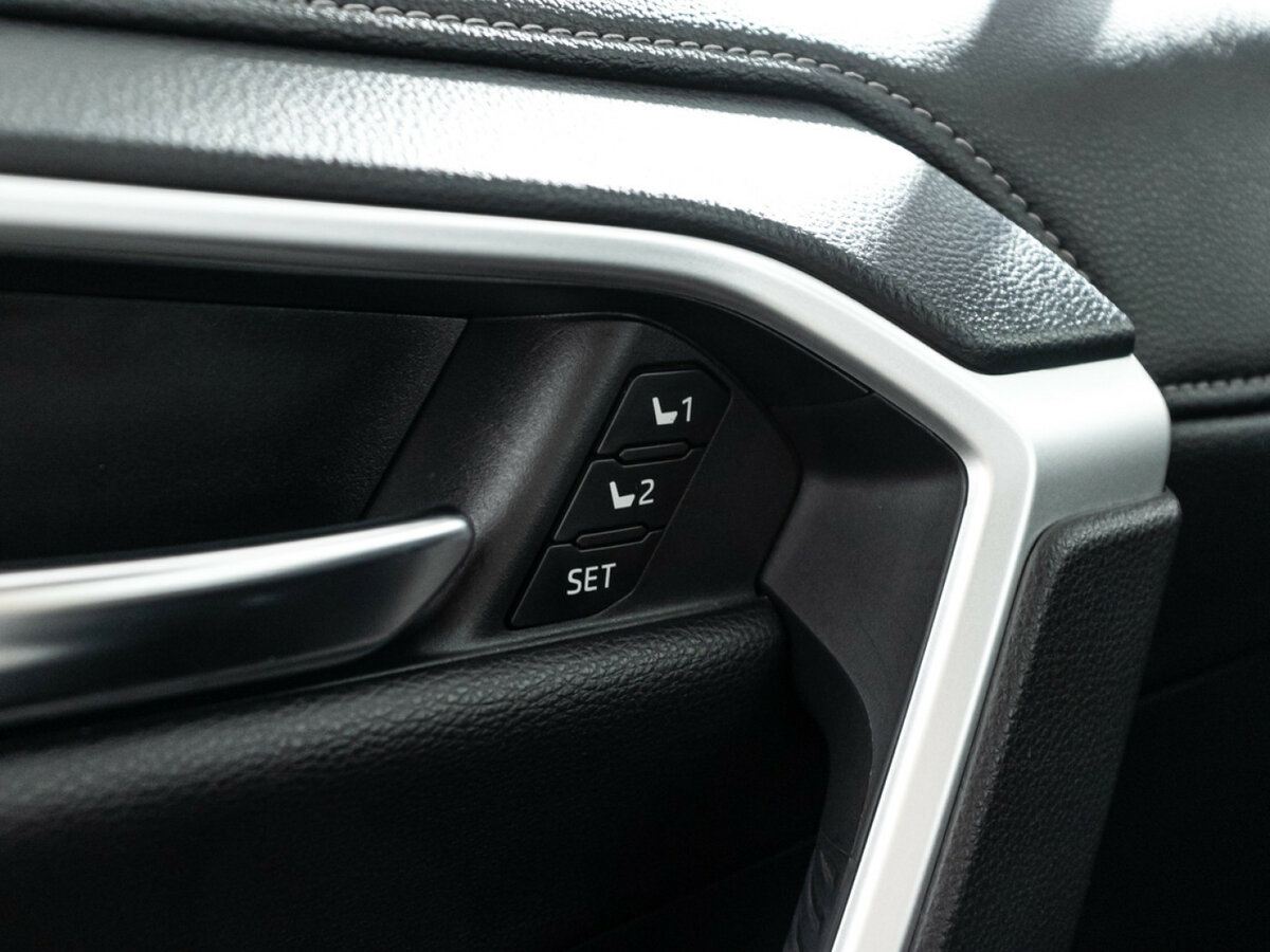 Toyota RAV4 с пробегом — 2020 год. Фото: #15