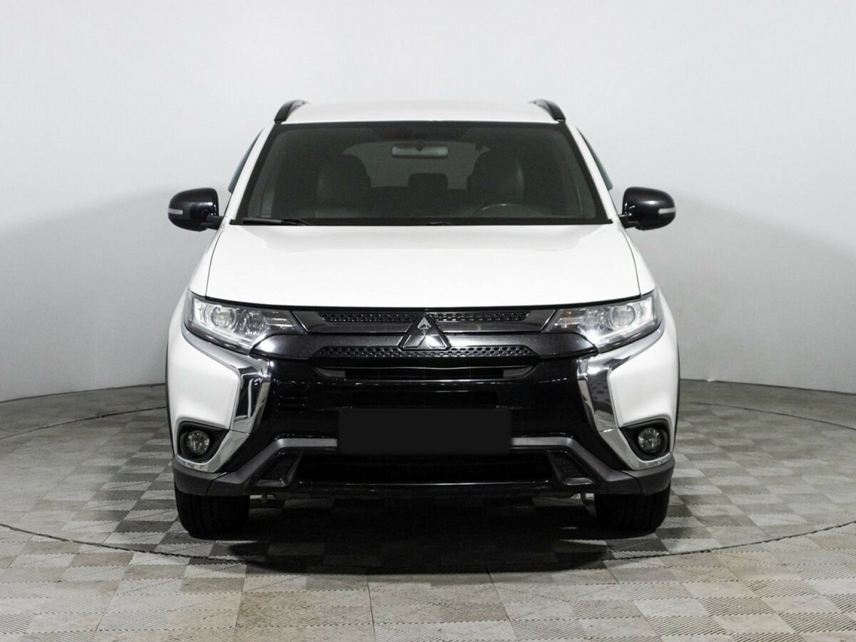 Mitsubishi Outlander с пробегом — 2021 год. Фото: #1