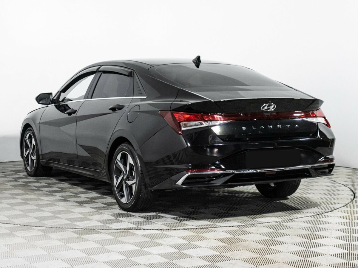 Hyundai Elantra с пробегом — 2023 год. Фото: #6