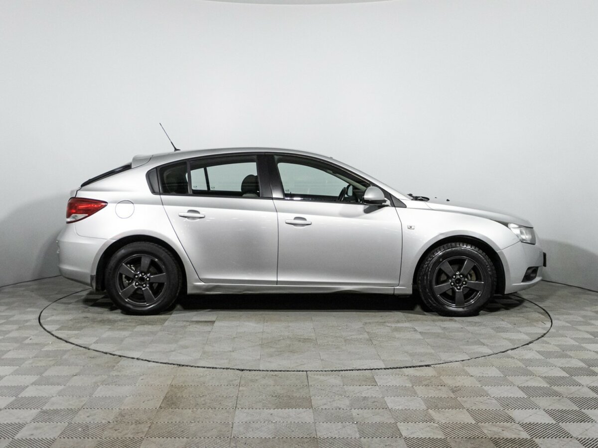 Chevrolet Cruze с пробегом — 2012 год. Фото: #3