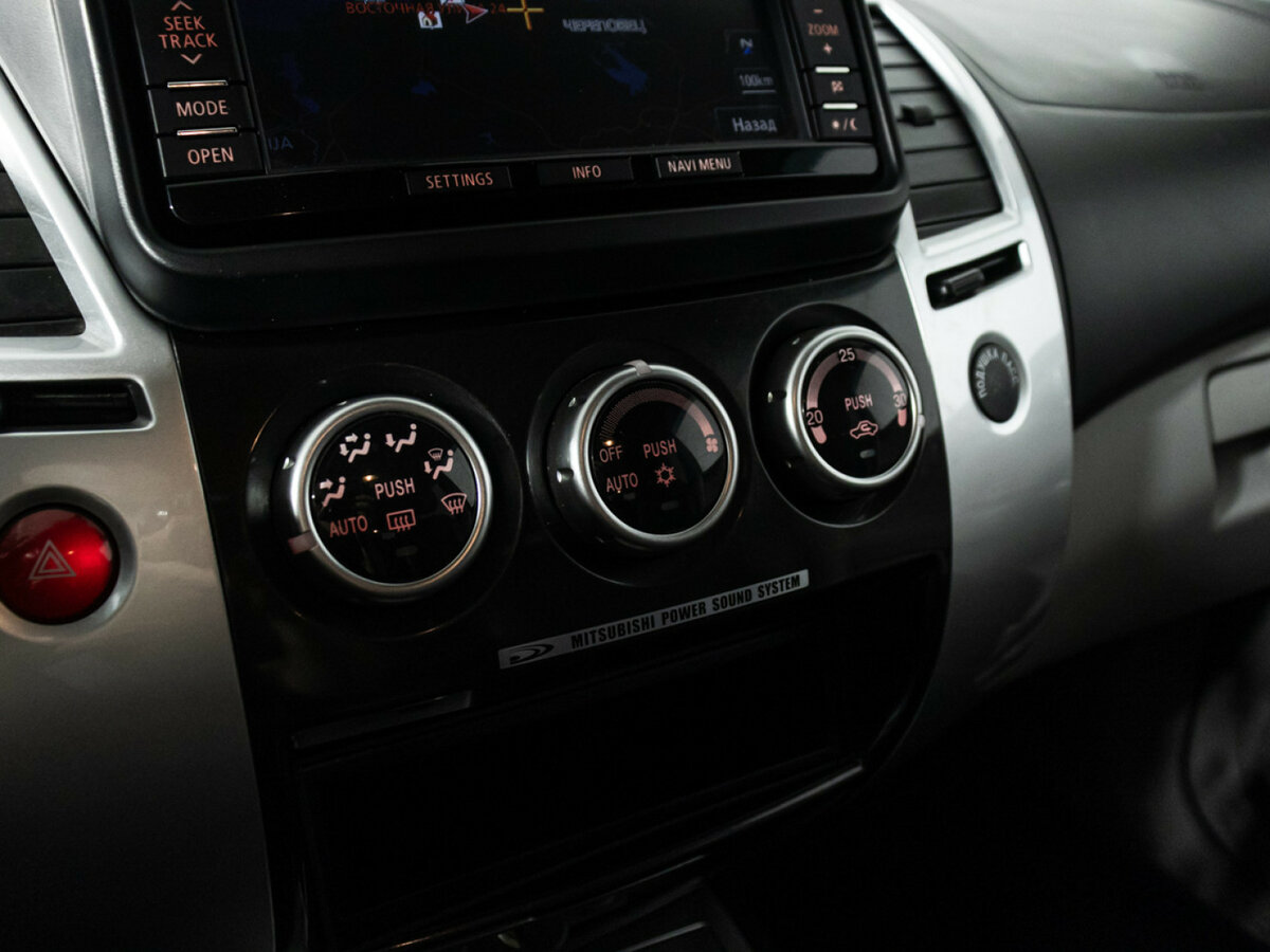 Mitsubishi Pajero Sport с пробегом — 2013 год. Фото: #13