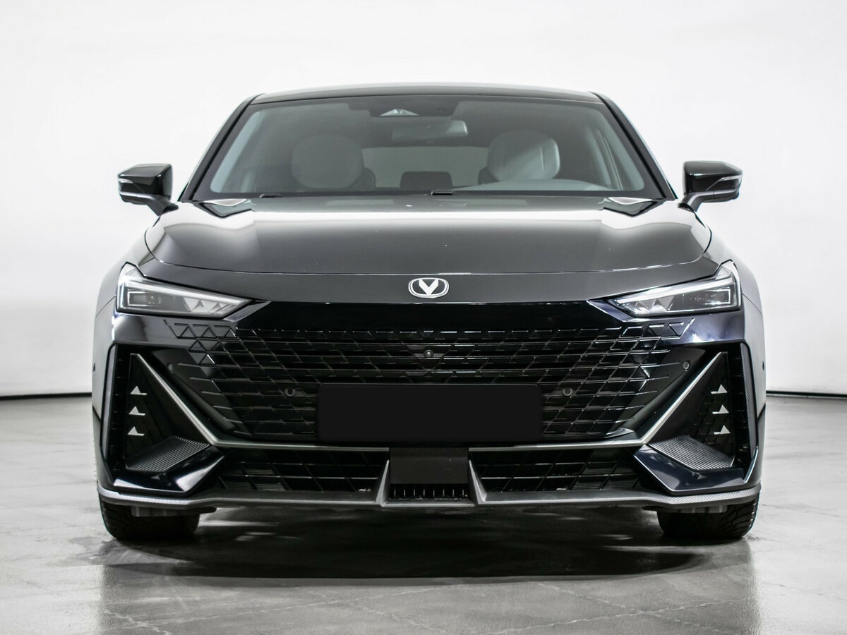 Changan UNI-V с пробегом — 2023 год. Фото: #1