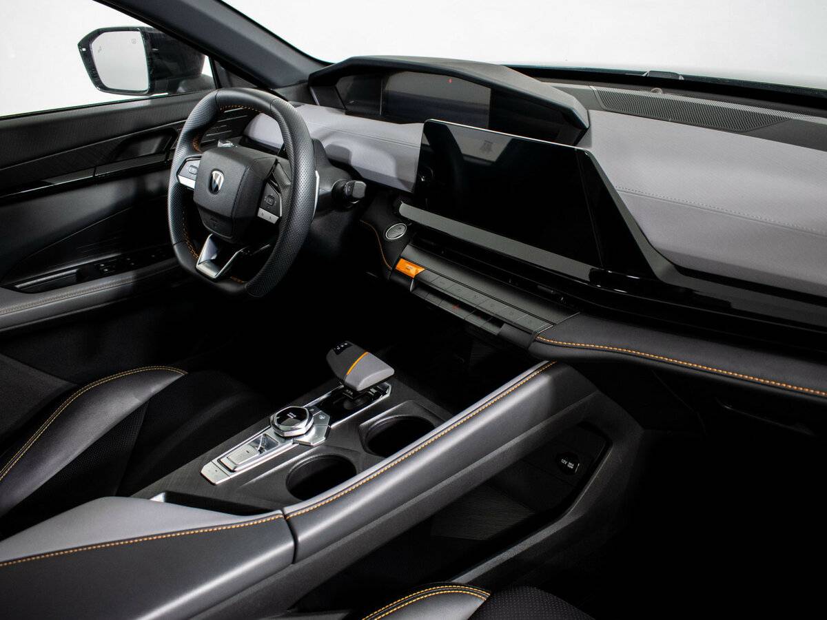 Changan UNI-V с пробегом — 2023 год. Фото: #10