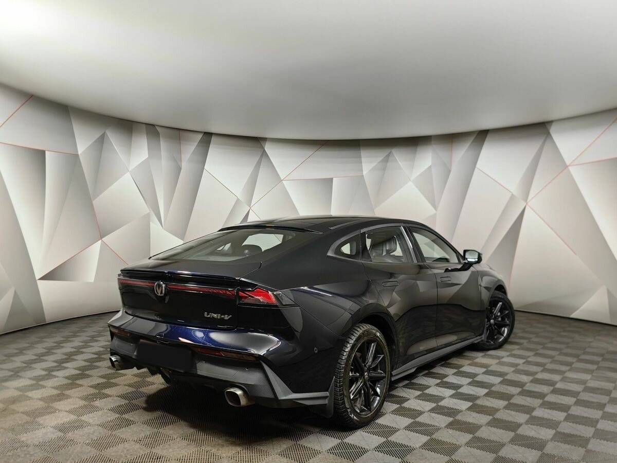 Changan UNI-V с пробегом — 2023 год. Фото: #1