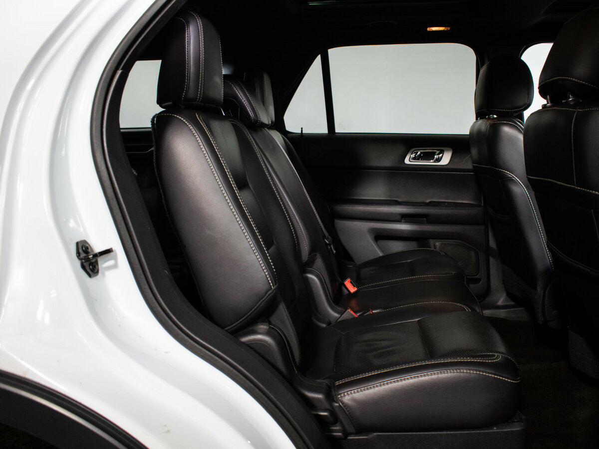 Ford Explorer с пробегом — 2013 год. Фото: #10