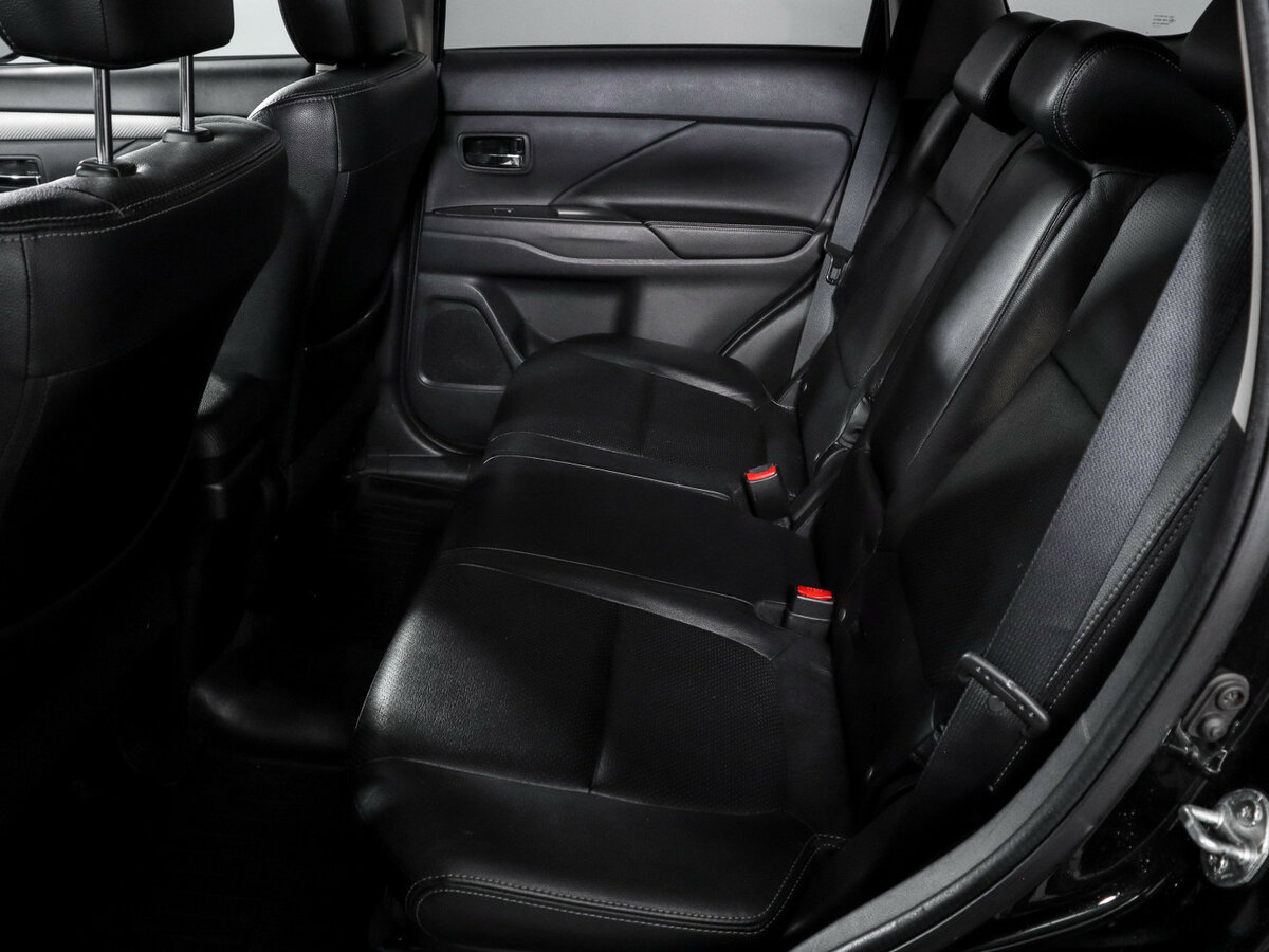 Mitsubishi Outlander с пробегом — 2015 год. Фото: #9