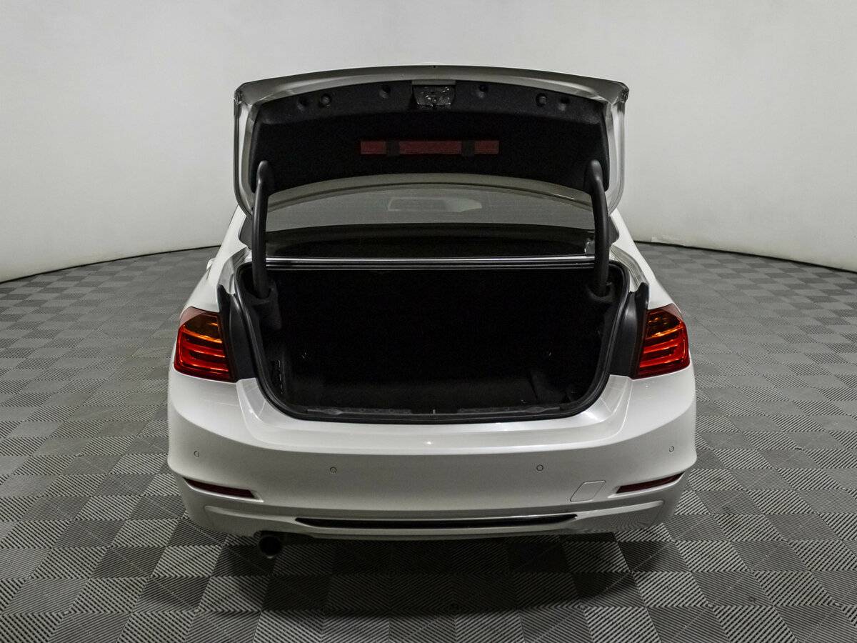 BMW 3 серии с пробегом — 2014 год. Фото: #12