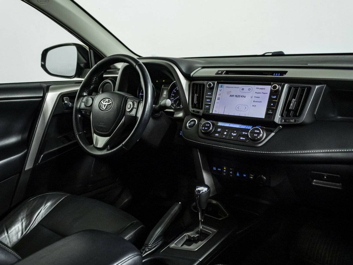 Toyota RAV4 с пробегом — 2017 год. Фото: #6
