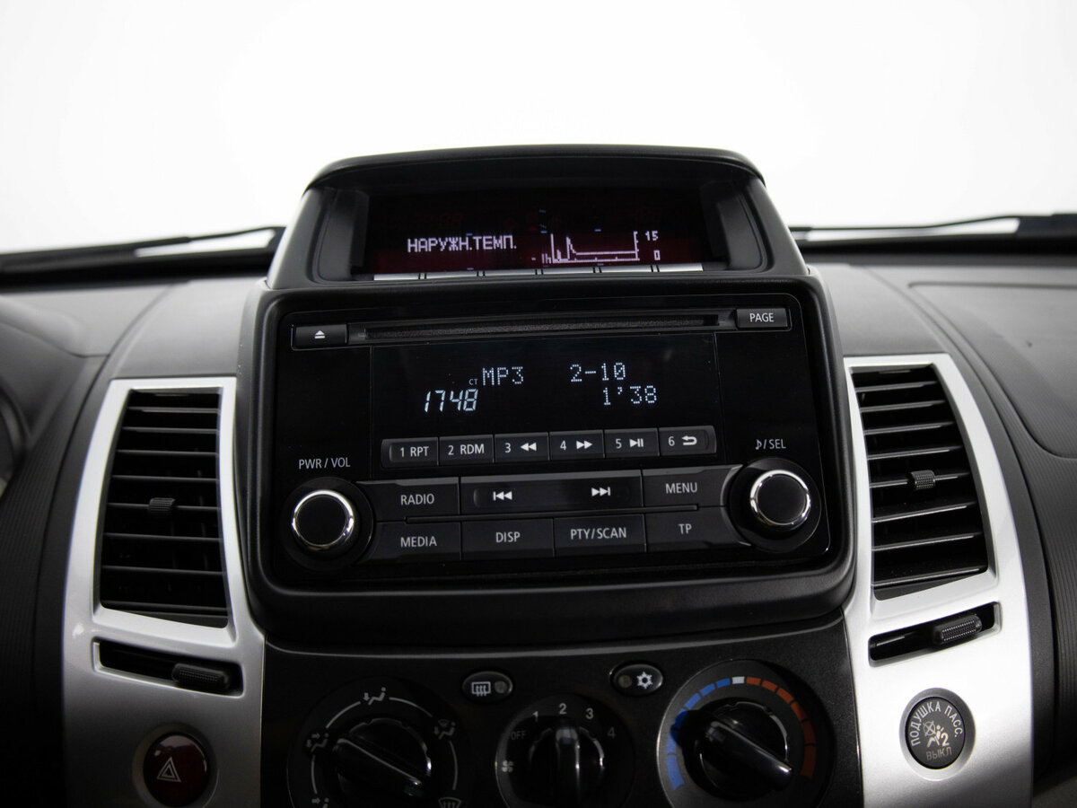 Mitsubishi Pajero Sport с пробегом — 2014 год. Фото: #13