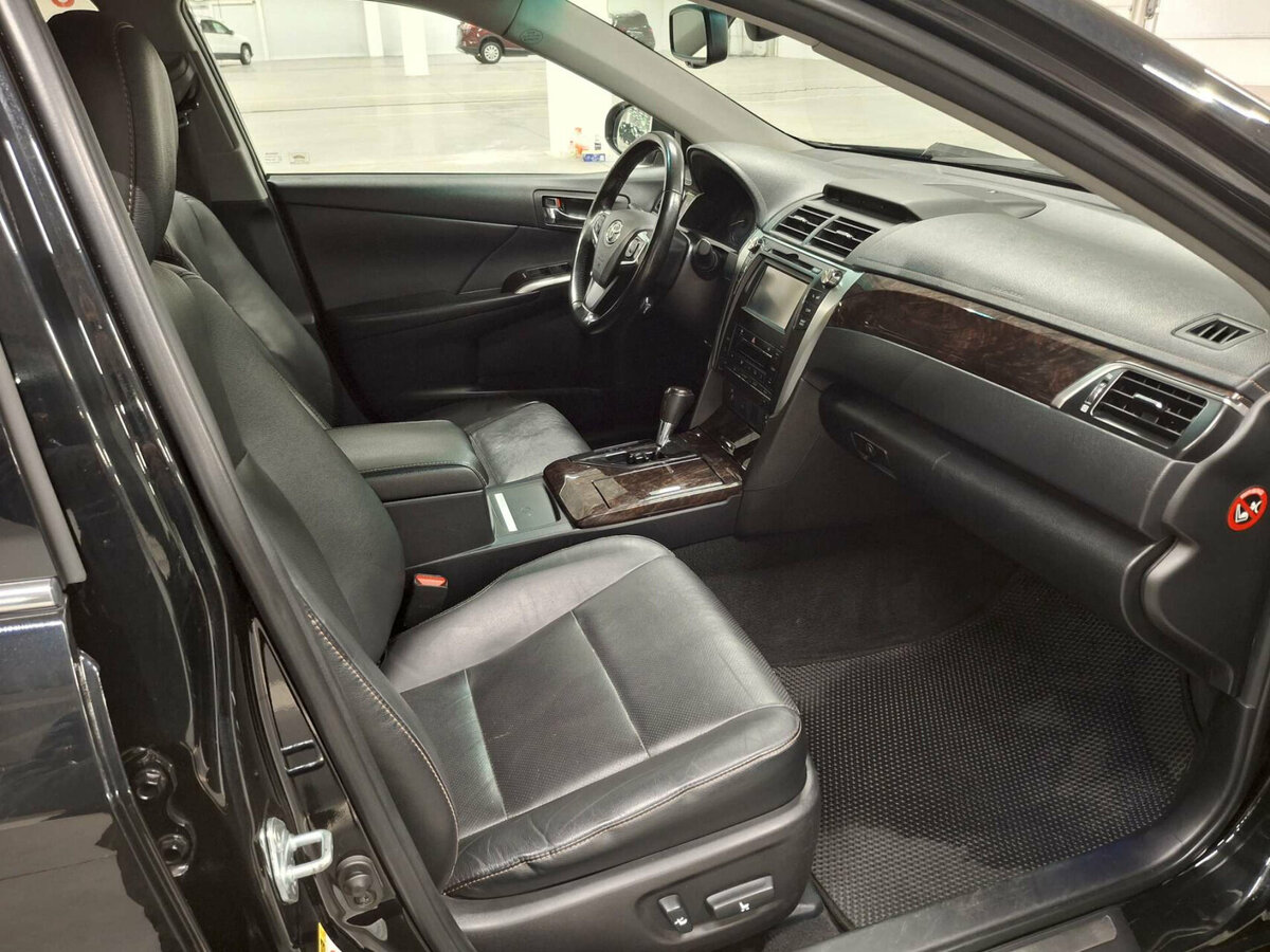 Toyota Camry с пробегом — 2015 год. Фото: #9