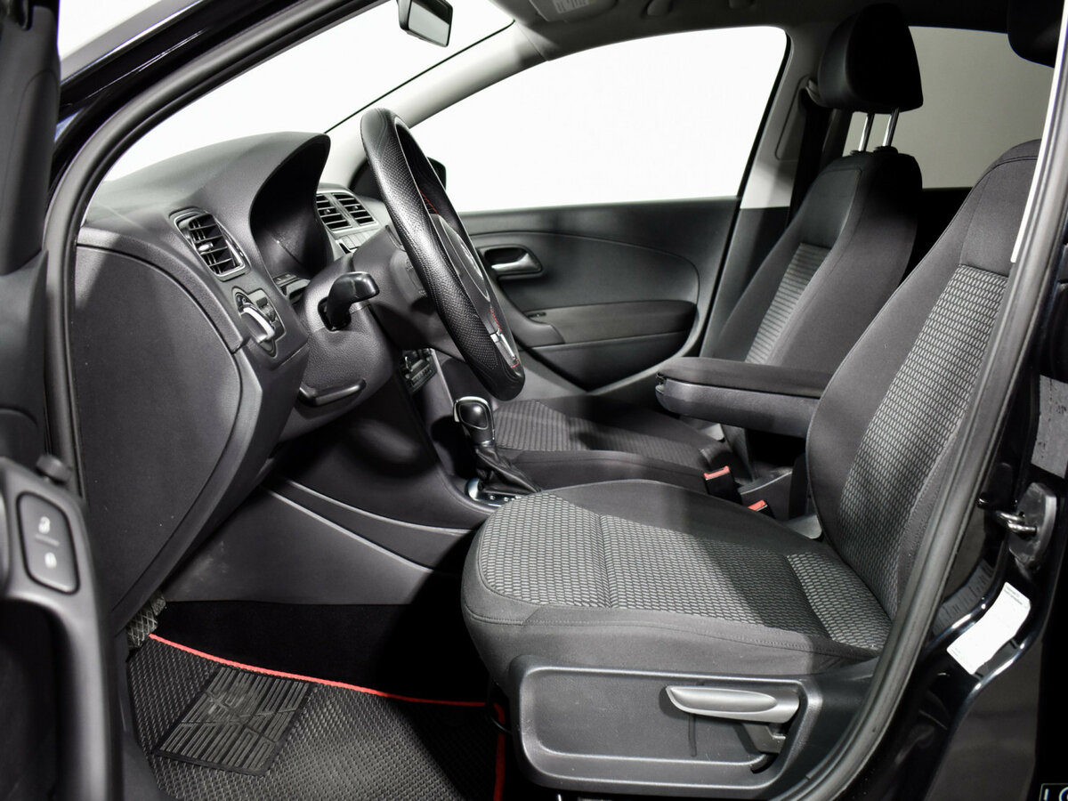 Volkswagen Polo с пробегом — 2013 год. Фото: #9