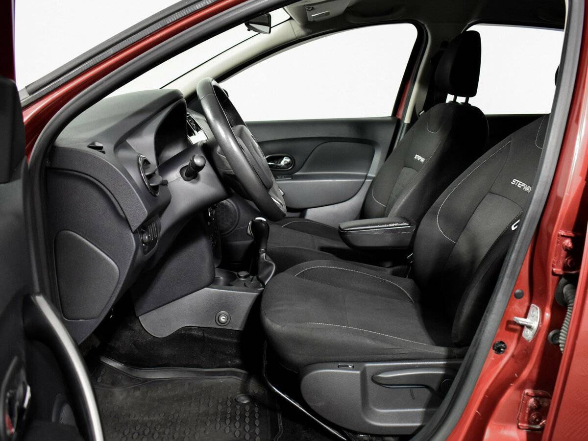 Renault Sandero с пробегом — 2016 год. Фото: #9