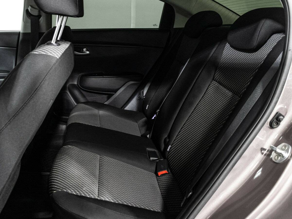 Kia Rio с пробегом — 2018 год. Фото: #9