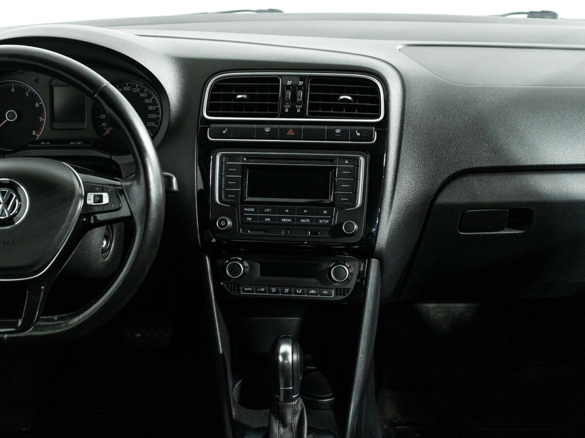 Volkswagen Polo с пробегом — 2017 год. Фото: #13