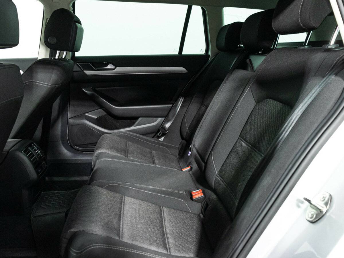 Volkswagen Passat с пробегом — 2017 год. Фото: #9