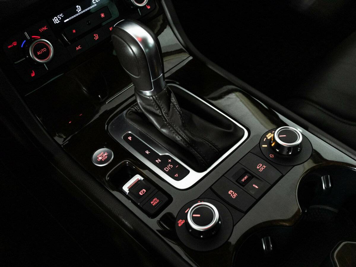 Volkswagen Touareg с пробегом — 2014 год. Фото: #17