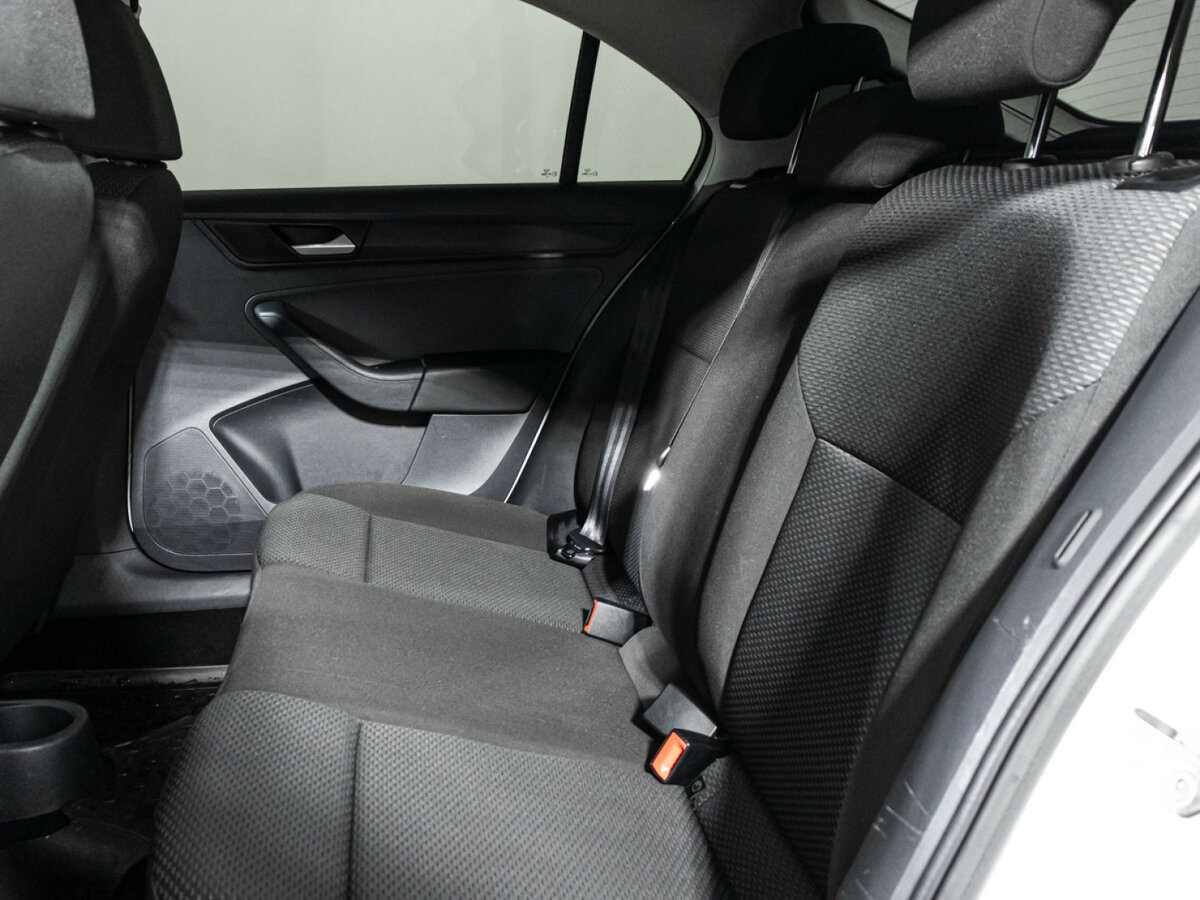 Volkswagen Polo с пробегом — 2021 год. Фото: #9