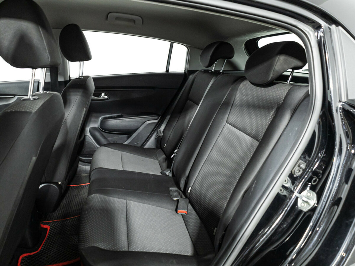 Kia Rio с пробегом — 2020 год. Фото: #9