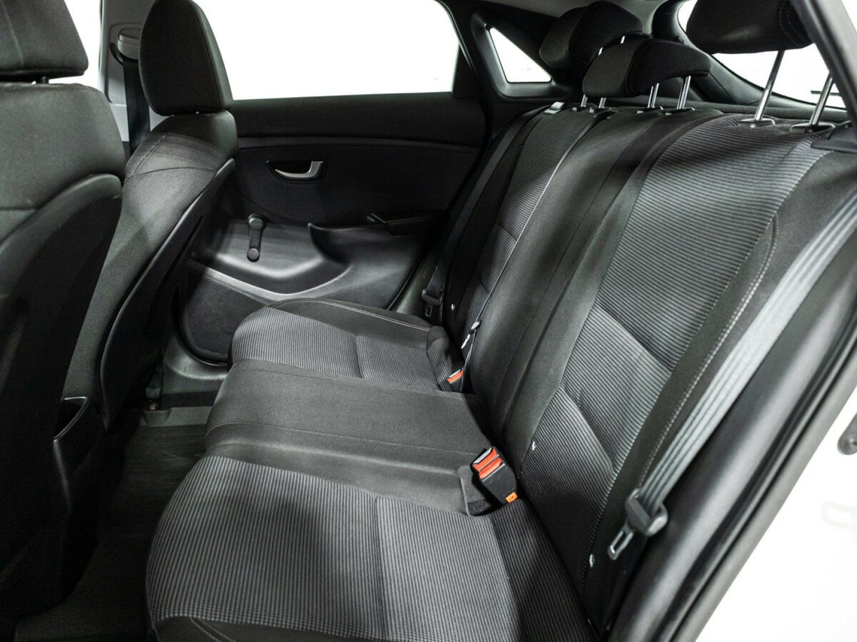 Hyundai i30 с пробегом — 2015 год. Фото: #9