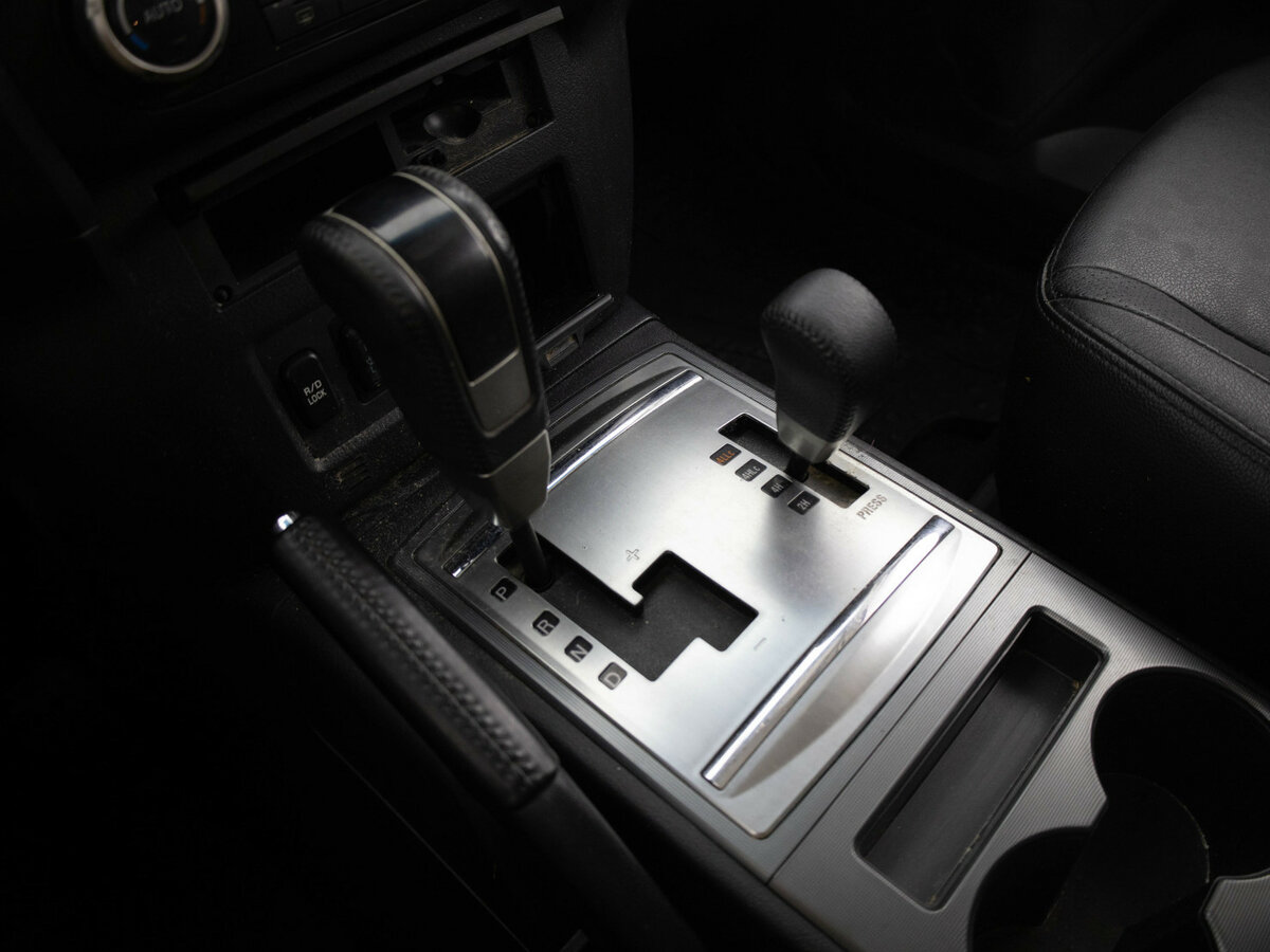 Mitsubishi Pajero с пробегом — 2013 год. Фото: #11