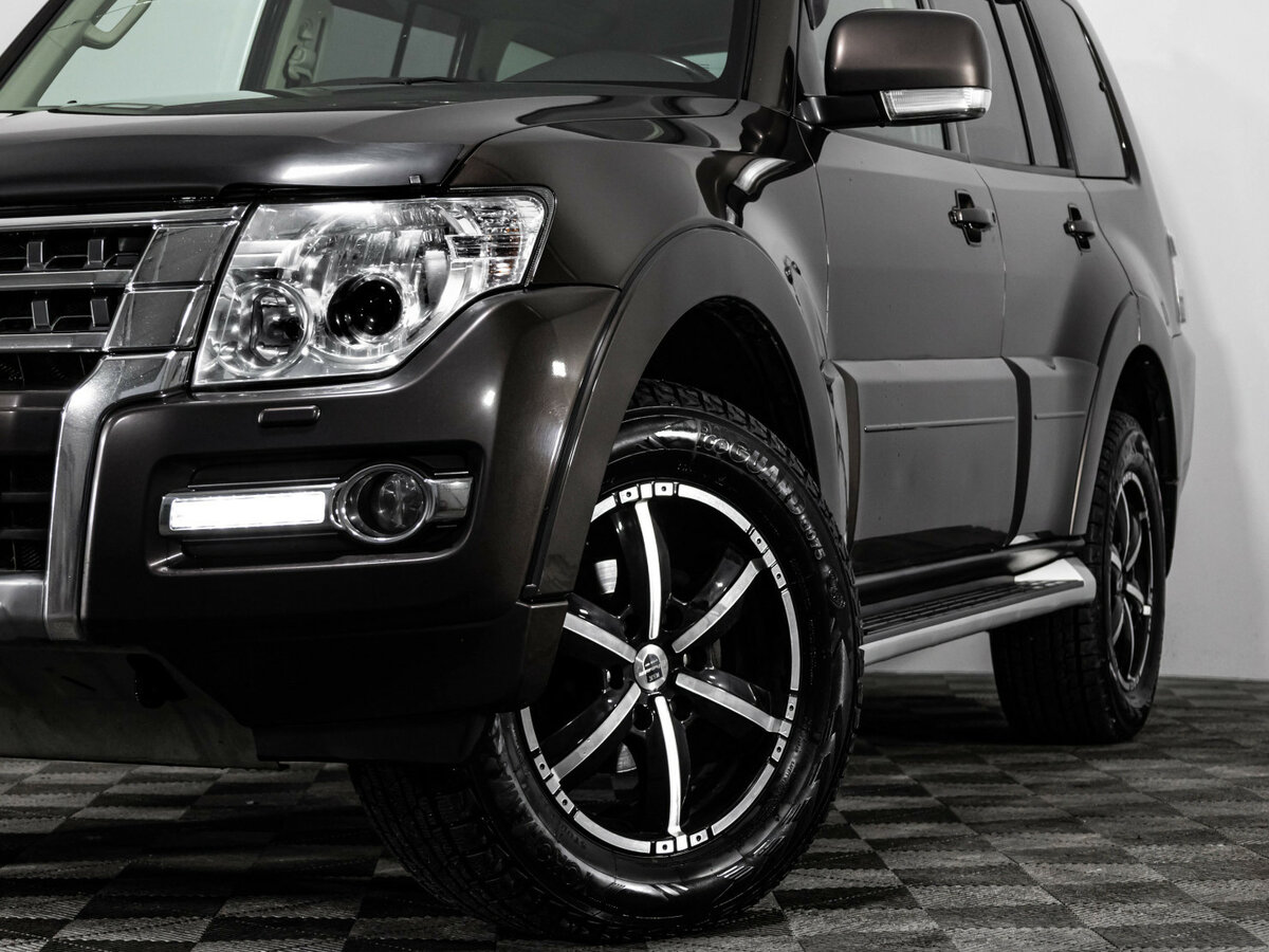 Mitsubishi Pajero с пробегом — 2017 год. Фото: #1