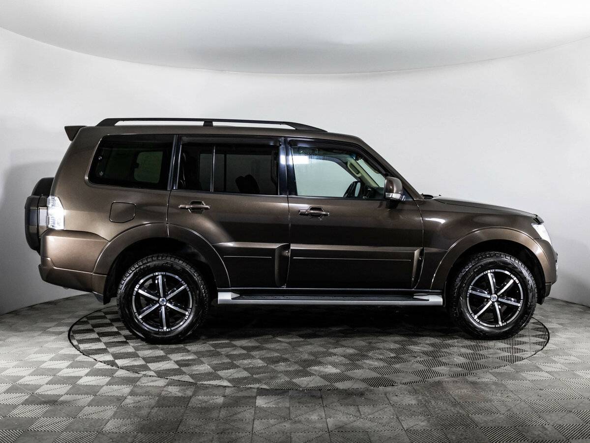 Mitsubishi Pajero с пробегом — 2017 год. Фото: #4
