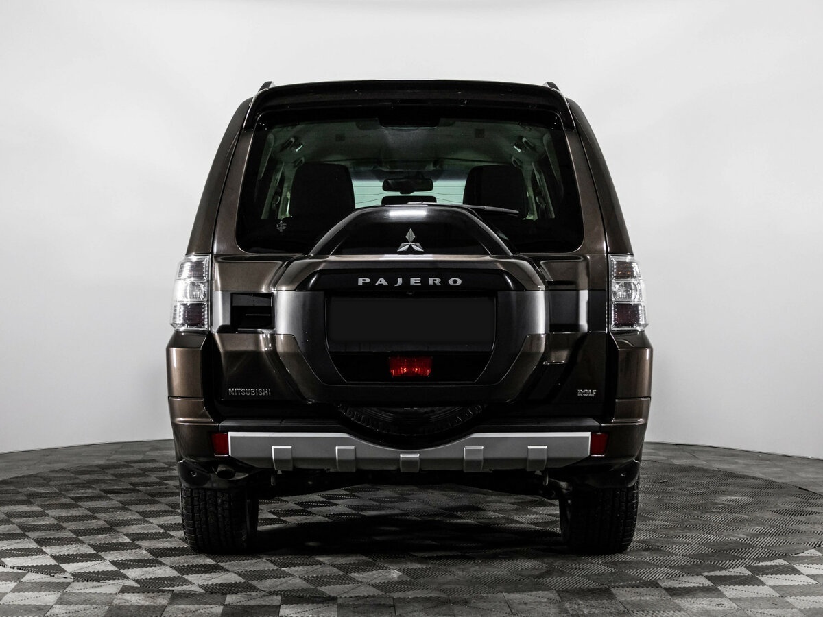 Mitsubishi Pajero с пробегом — 2017 год. Фото: #6