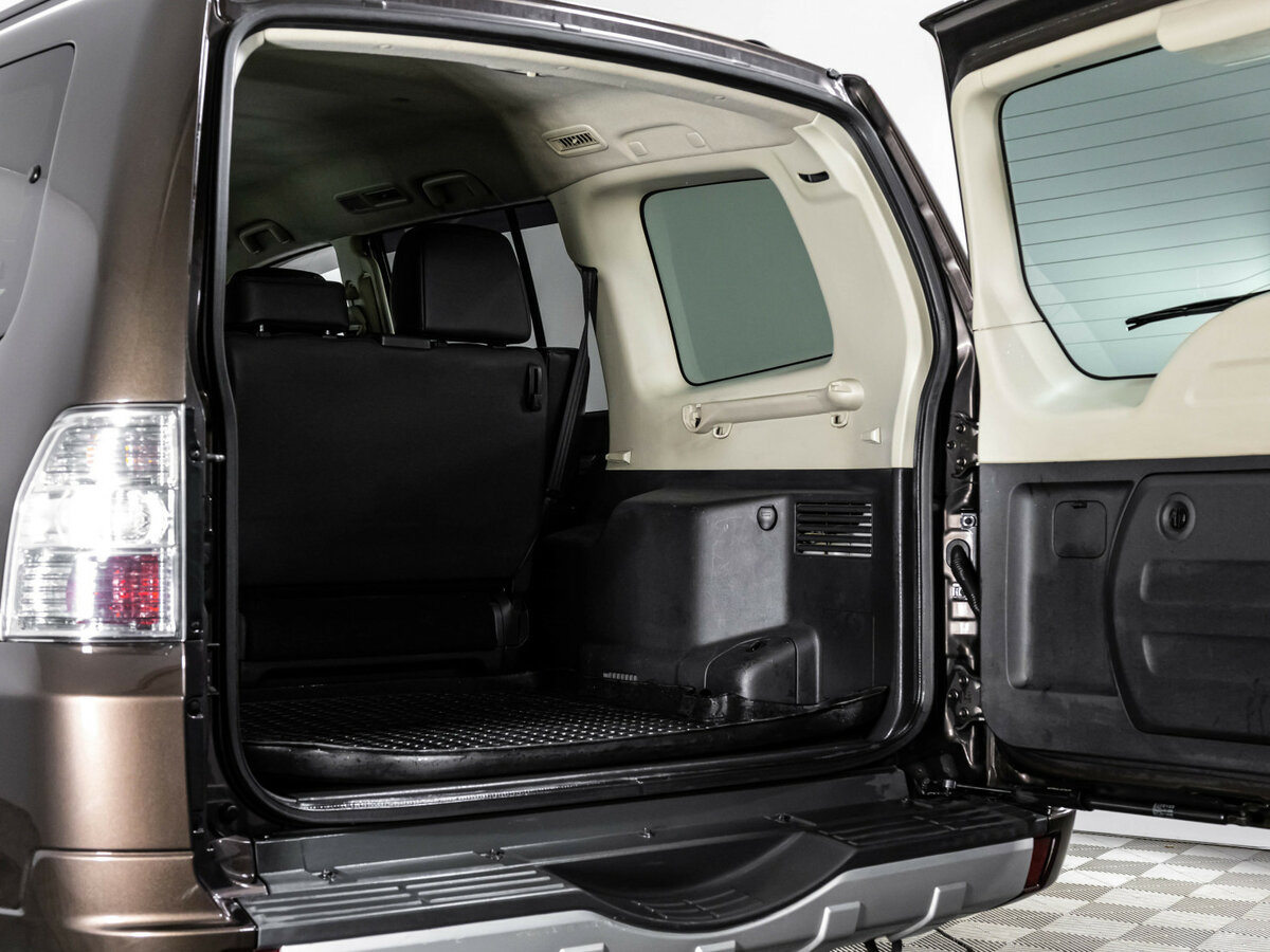 Mitsubishi Pajero с пробегом — 2017 год. Фото: #31