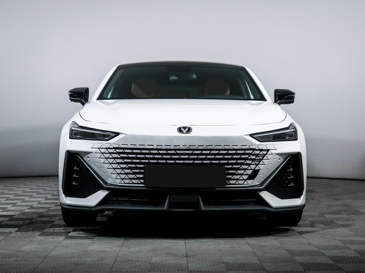 Changan UNI-V с пробегом — 2022 год. Фото: #1