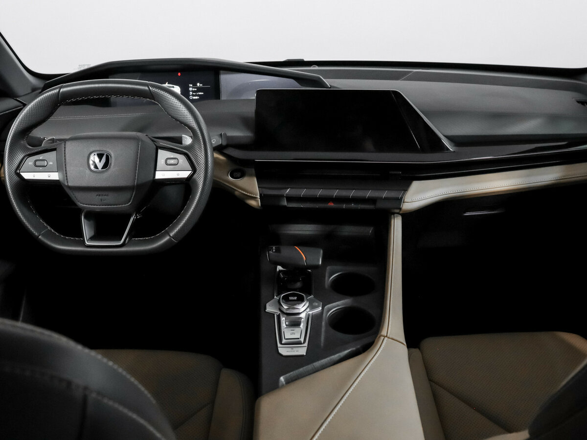 Changan UNI-V с пробегом — 2022 год. Фото: #11