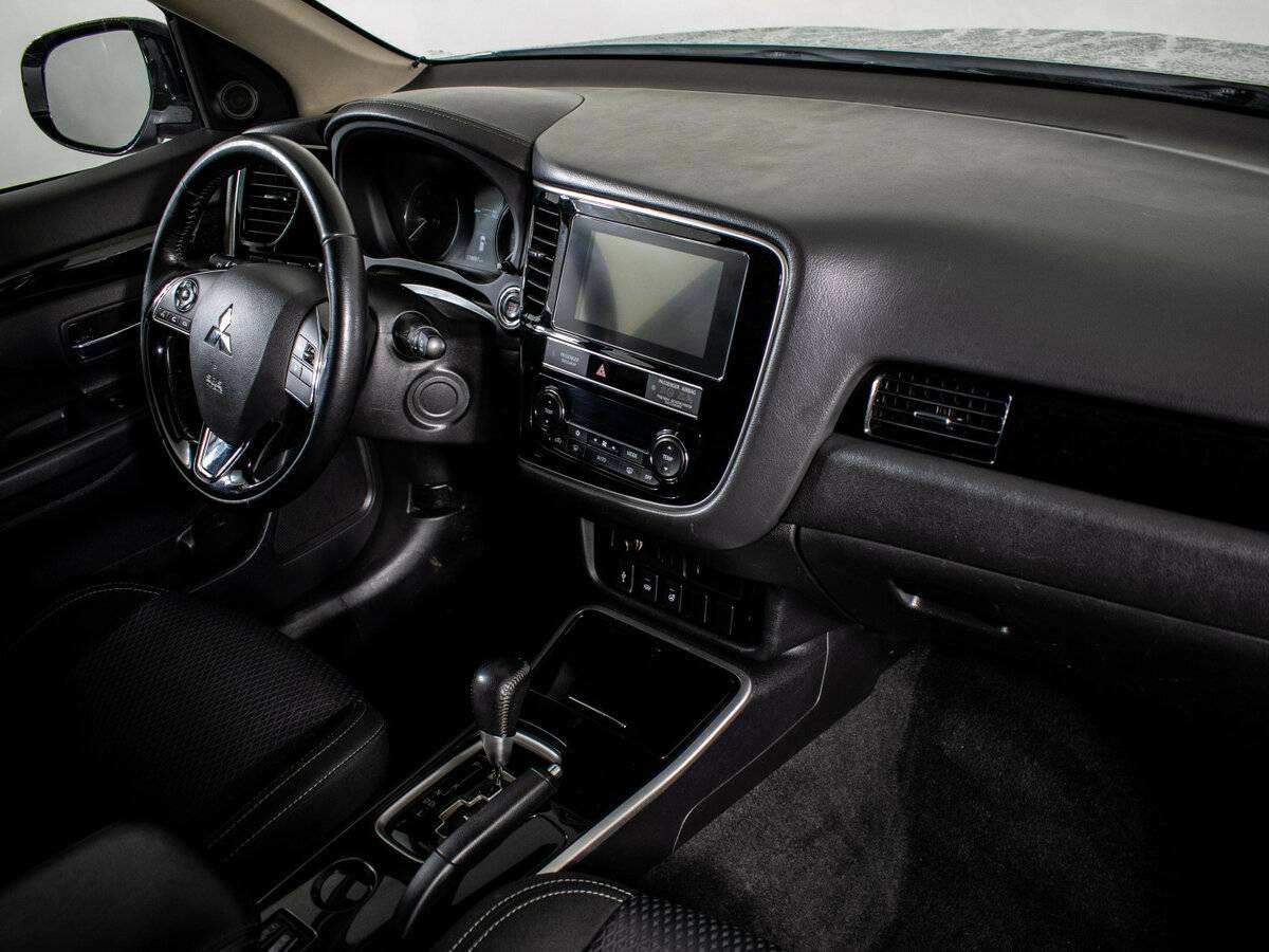 Mitsubishi Outlander с пробегом — 2018 год. Фото: #9