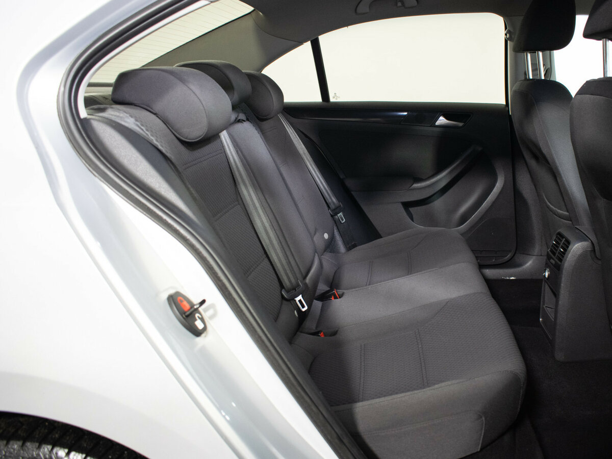 Volkswagen Jetta с пробегом — 2012 год. Фото: #8