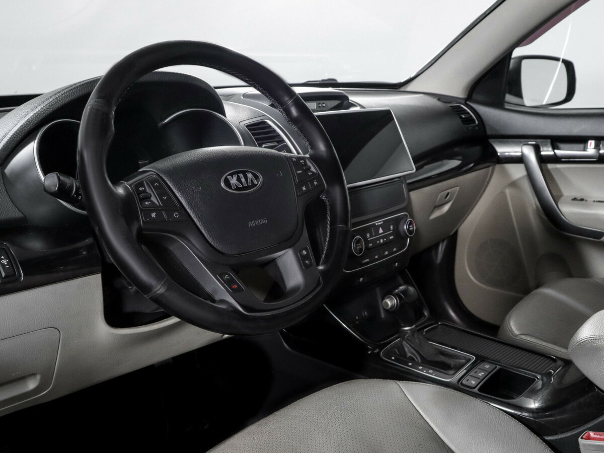 Kia Sorento с пробегом — 2013 год. Фото: #13
