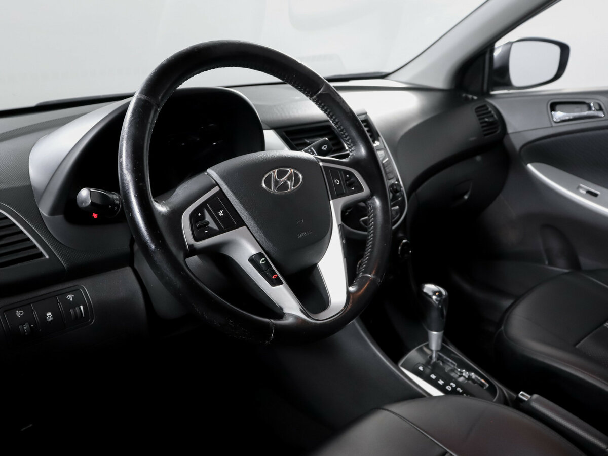 Hyundai Solaris с пробегом — 2012 год. Фото: #10