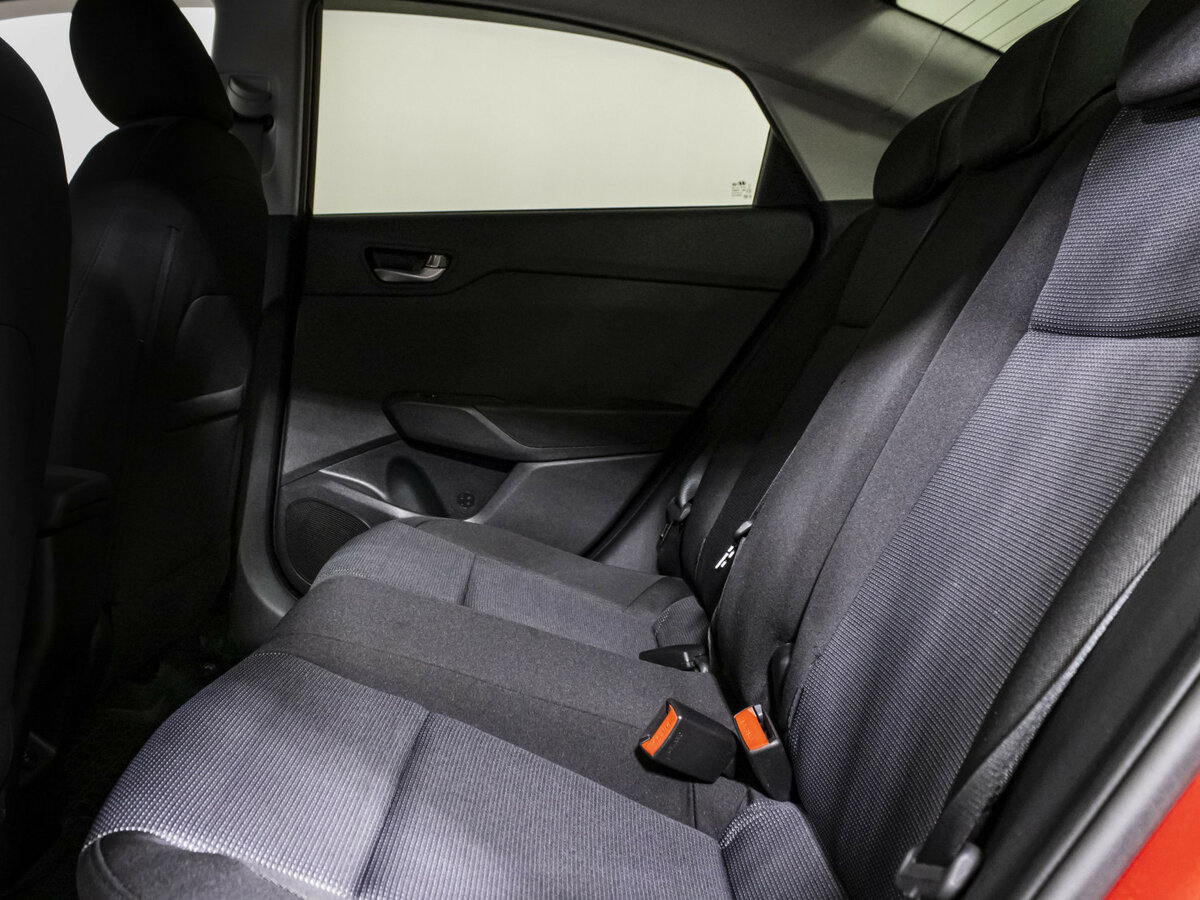 Hyundai Solaris с пробегом — 2021 год. Фото: #9