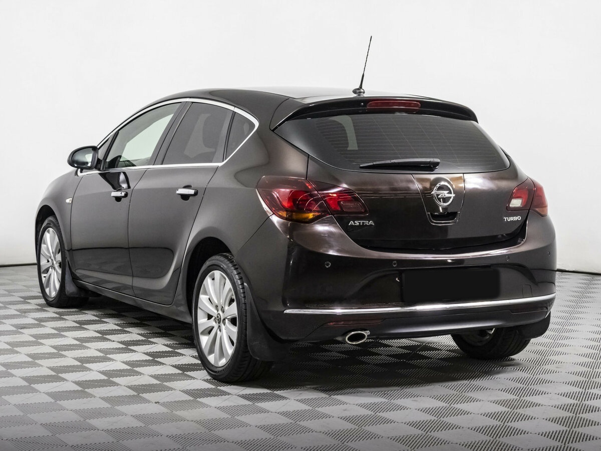 Opel Astra с пробегом — 2013 год. Фото: #6