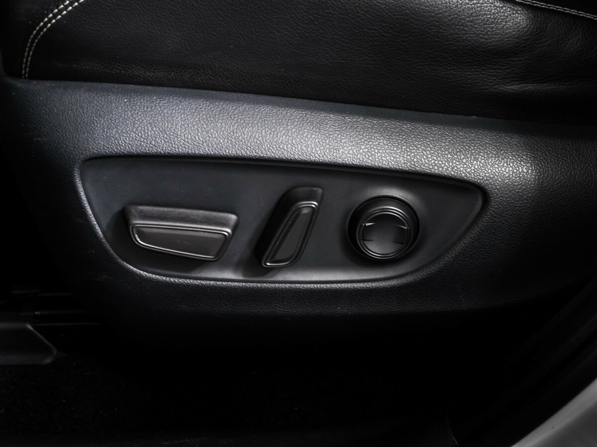 Toyota RAV4 с пробегом — 2019 год. Фото: #13