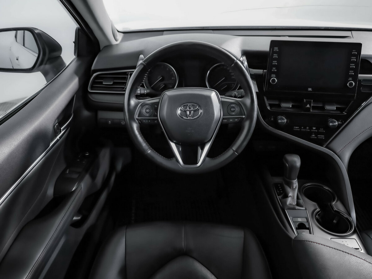 Toyota Camry с пробегом — 2021 год. Фото: #9