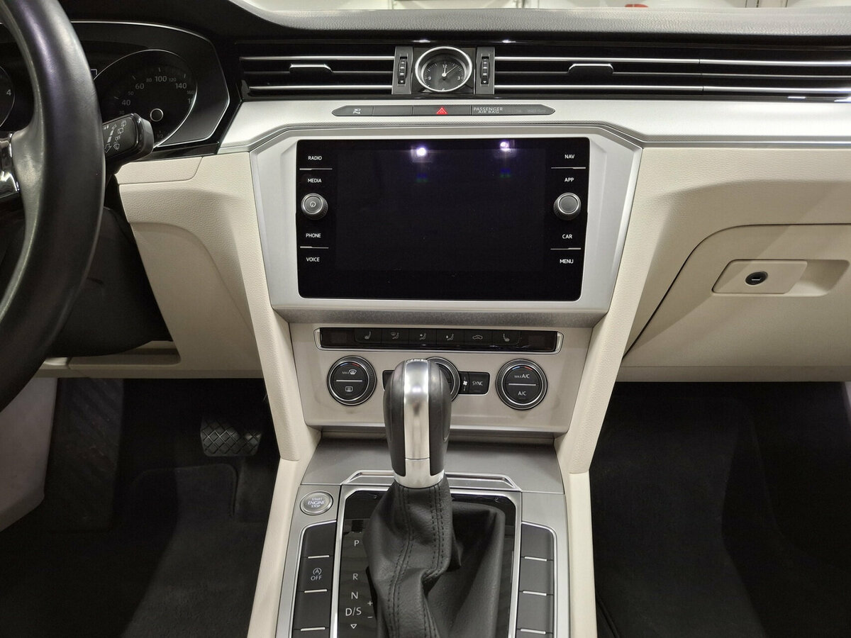 Volkswagen Passat с пробегом — 2018 год. Фото: #14