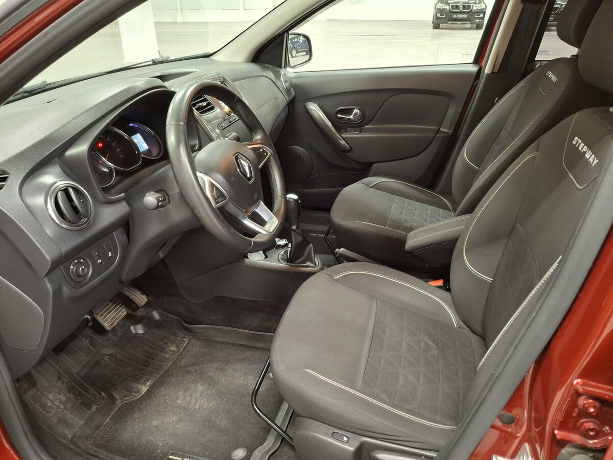 Renault Sandero с пробегом — 2018 год. Фото: #15