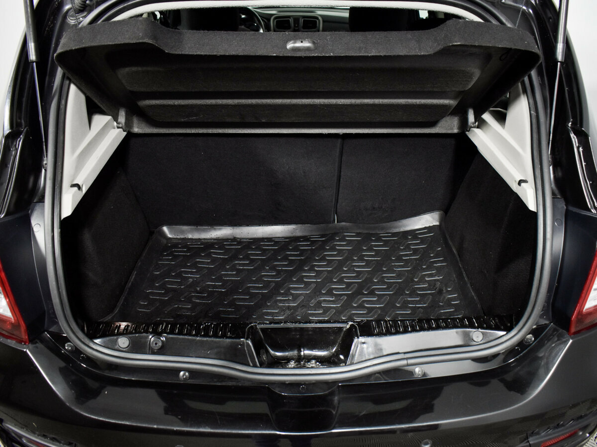 Renault Sandero с пробегом — 2016 год. Фото: #16