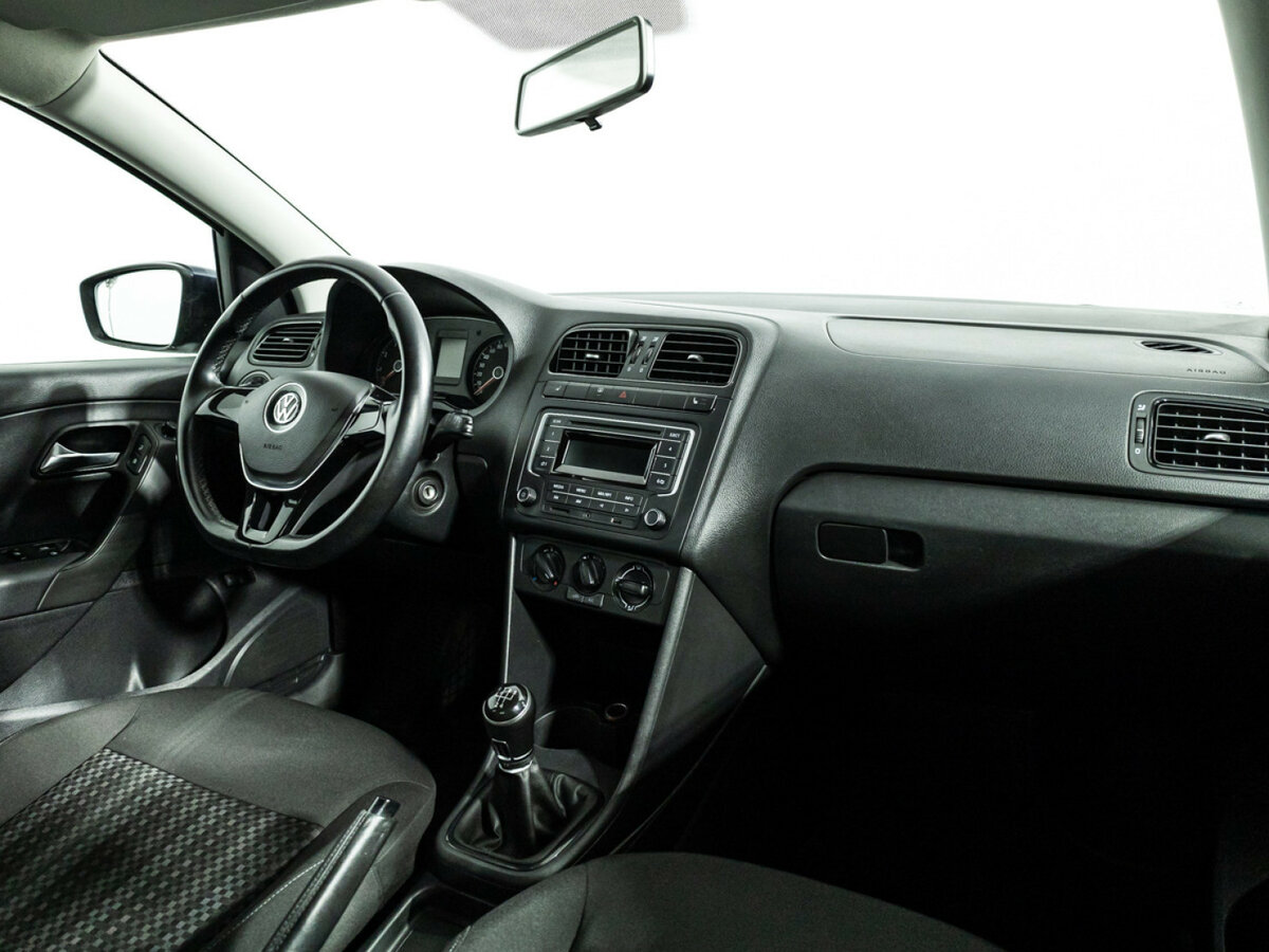 Volkswagen Polo с пробегом — 2015 год. Фото: #8