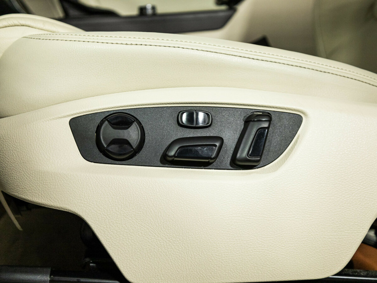 Volkswagen Touareg с пробегом — 2013 год. Фото: #13